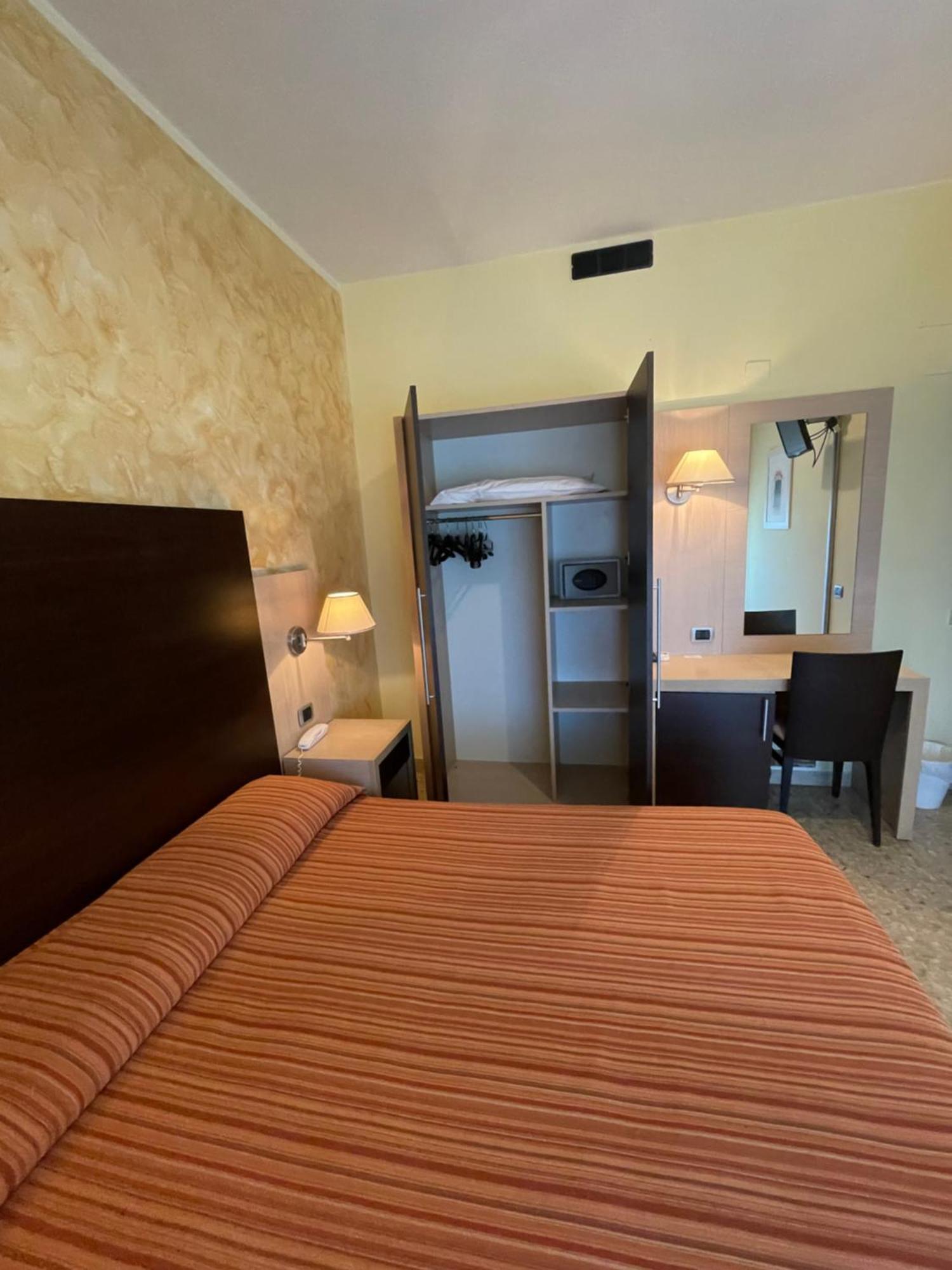Hotel Promenade Порто-Сант'Эльпидио Экстерьер фото