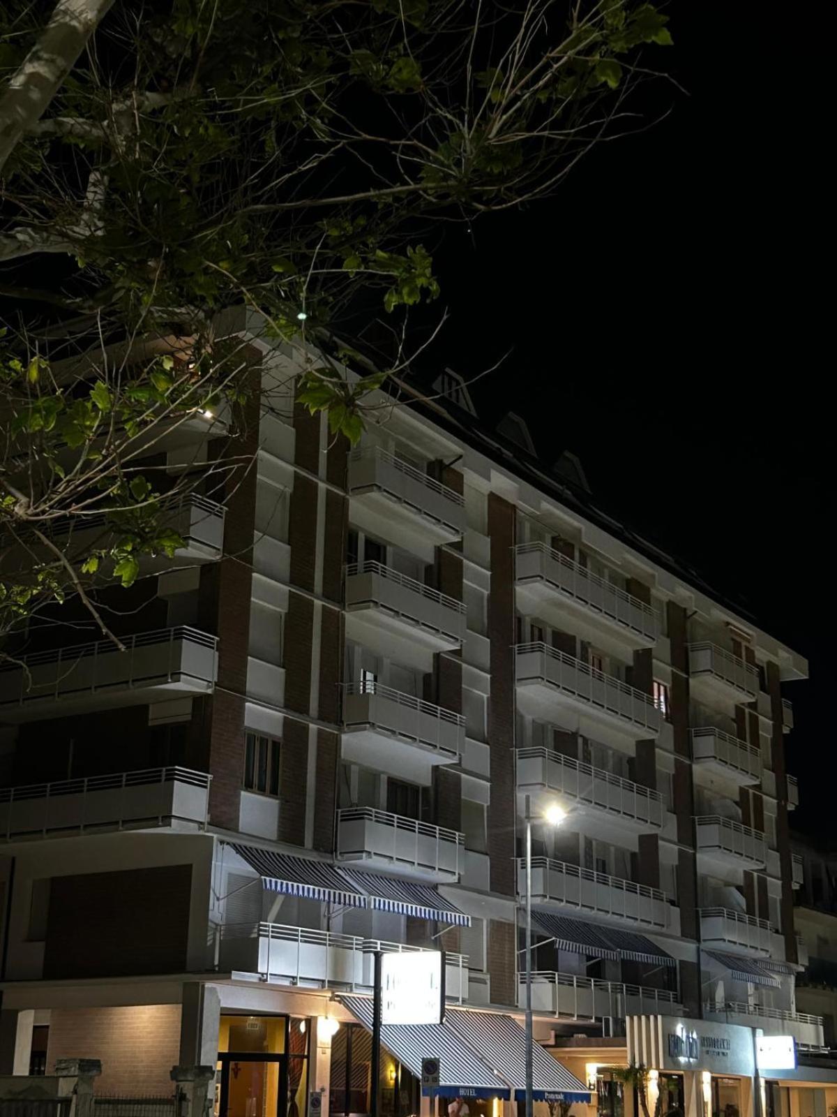 Hotel Promenade Порто-Сант'Эльпидио Экстерьер фото